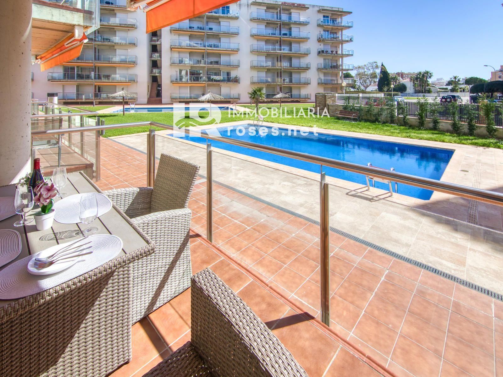 Apartamento moderno en planta baja con terraza y piscina en Santa Margarita