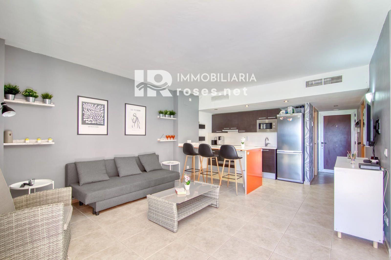 Apartamento moderno en planta baja con terraza y piscina en Santa Margarita