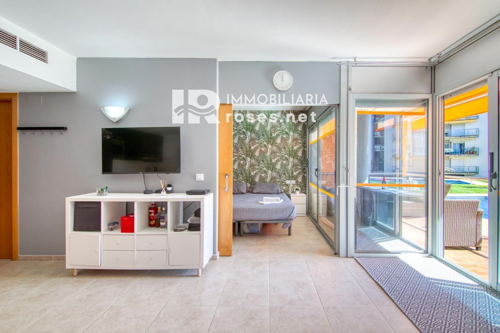 Apartamento moderno en planta baja con terraza y piscina en Santa Margarita
