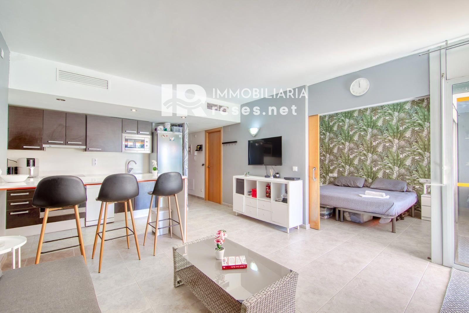 Apartamento moderno en planta baja con terraza y piscina en Santa Margarita