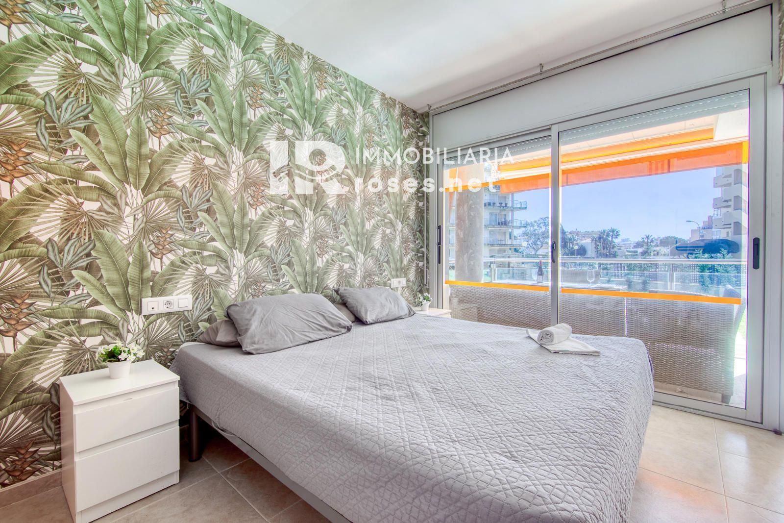 Apartamento moderno en planta baja con terraza y piscina en Santa Margarita