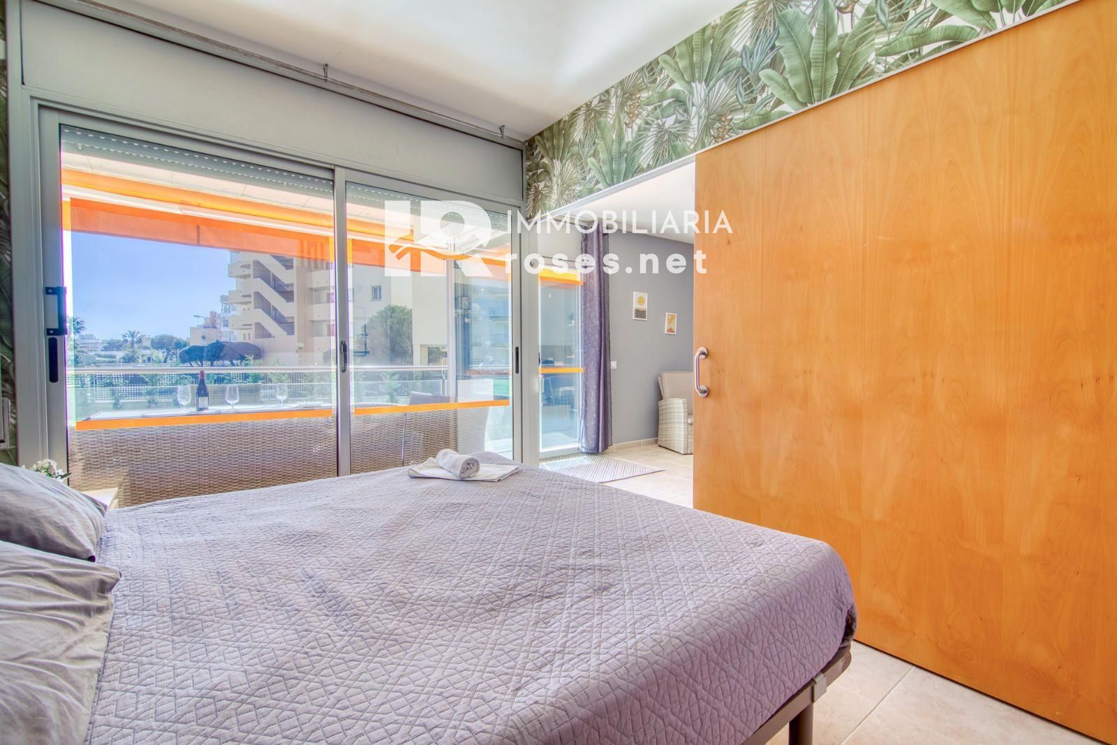 Apartamento moderno en planta baja con terraza y piscina en Santa Margarita