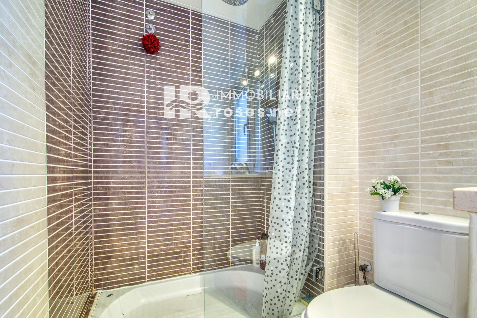 Apartamento moderno en planta baja con terraza y piscina en Santa Margarita