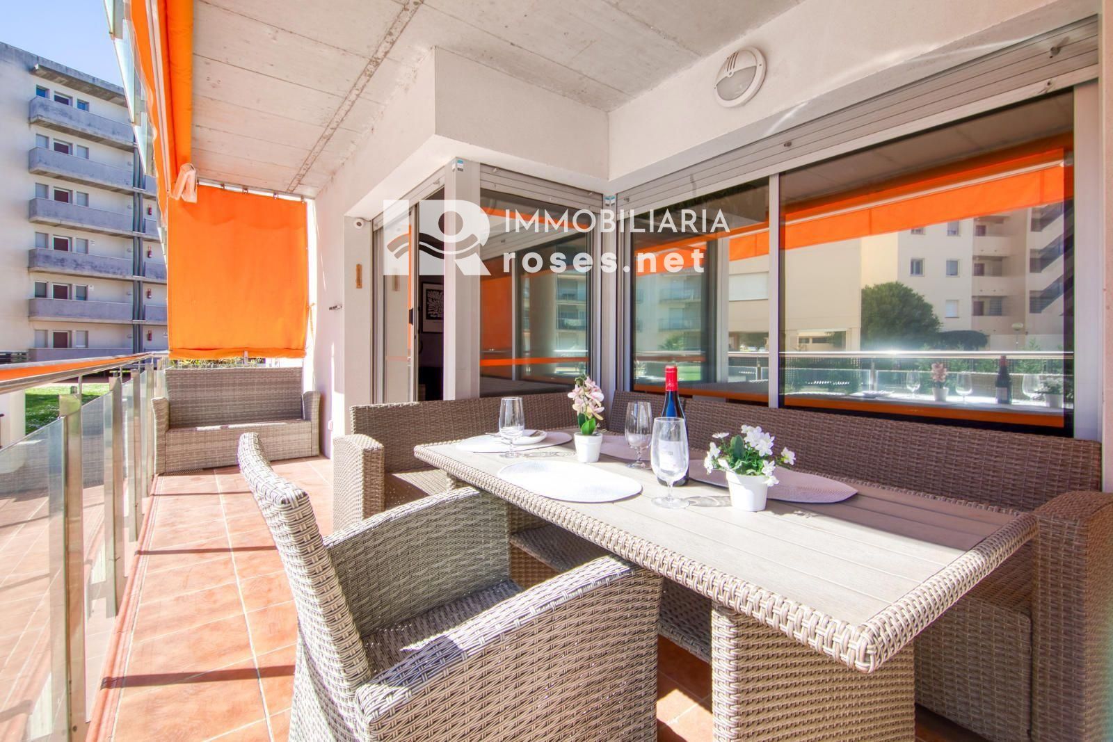 Apartamento moderno en planta baja con terraza y piscina en Santa Margarita