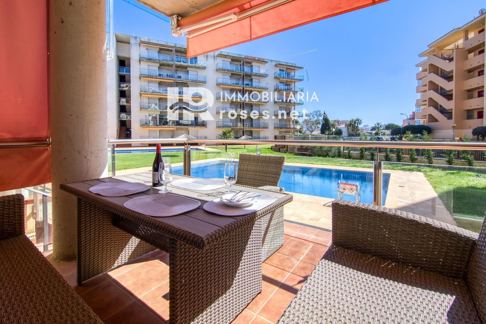 Apartamento moderno en planta baja con terraza y piscina en Santa Margarita