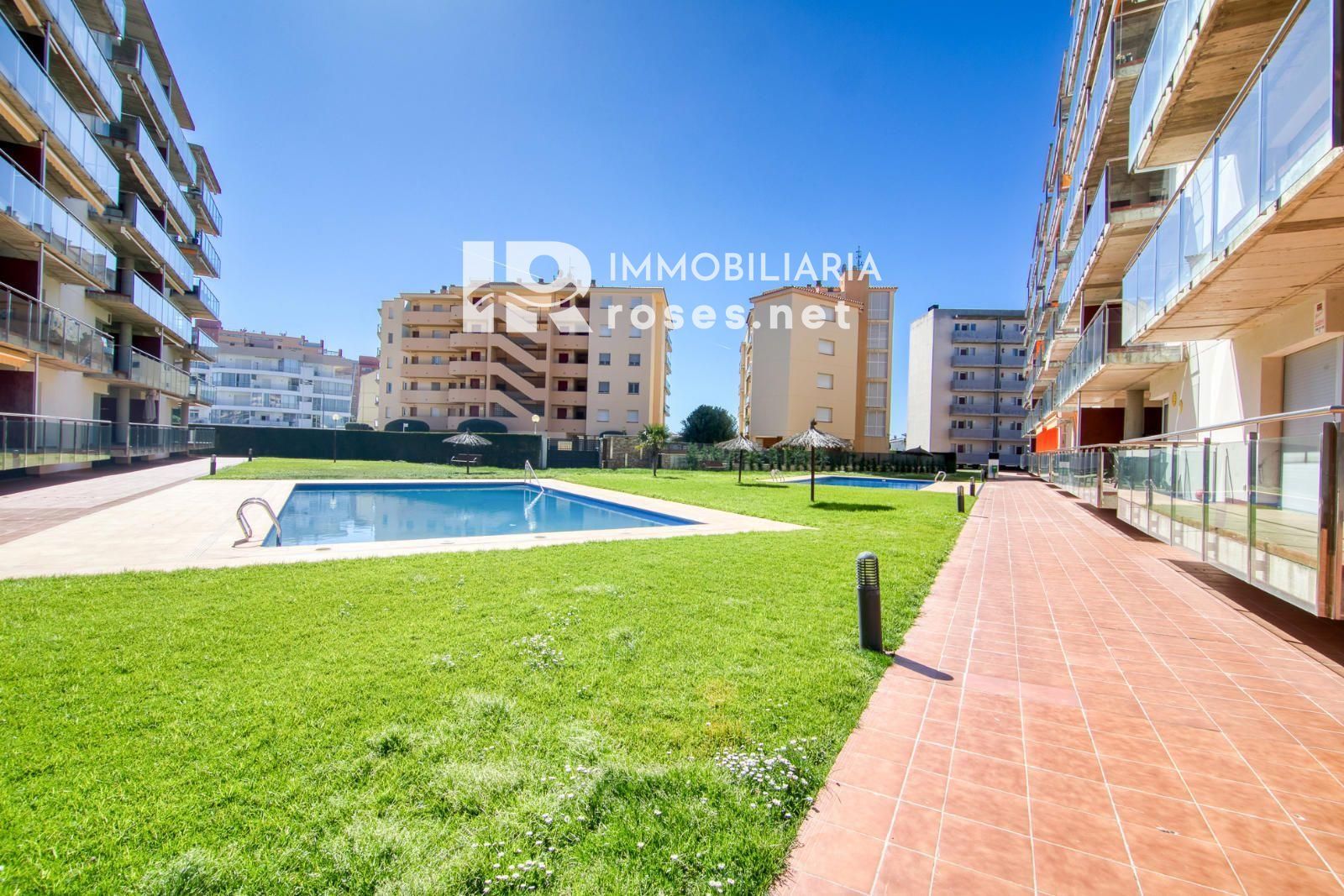 Apartamento moderno en planta baja con terraza y piscina en Santa Margarita