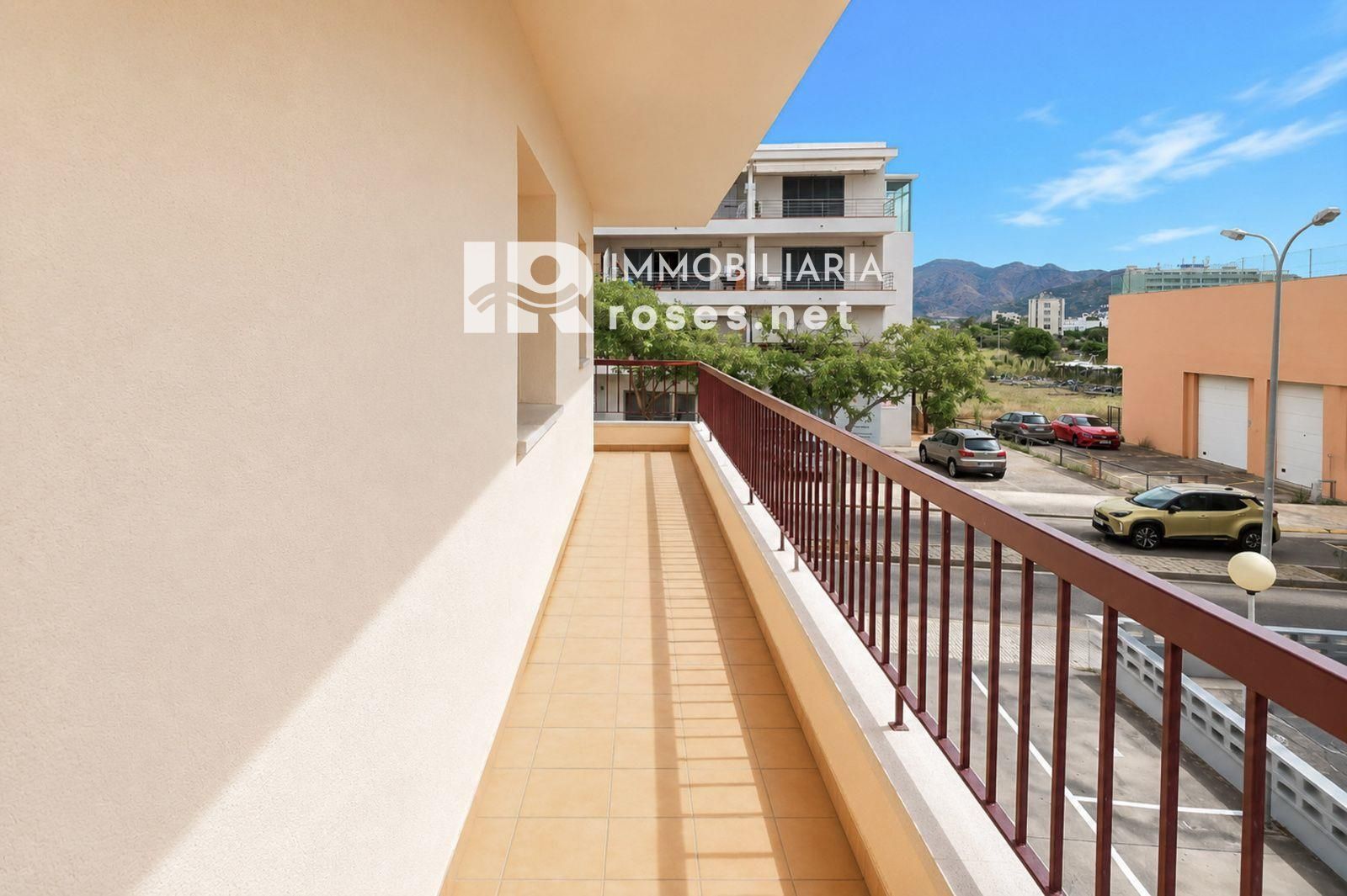 Tu rincón junto al mar en Roses: terraza con vistas al canal y parking privado