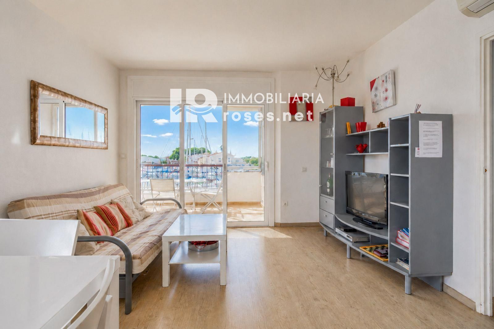 Tu rincón junto al mar en Roses: terraza con vistas al canal y parking privado