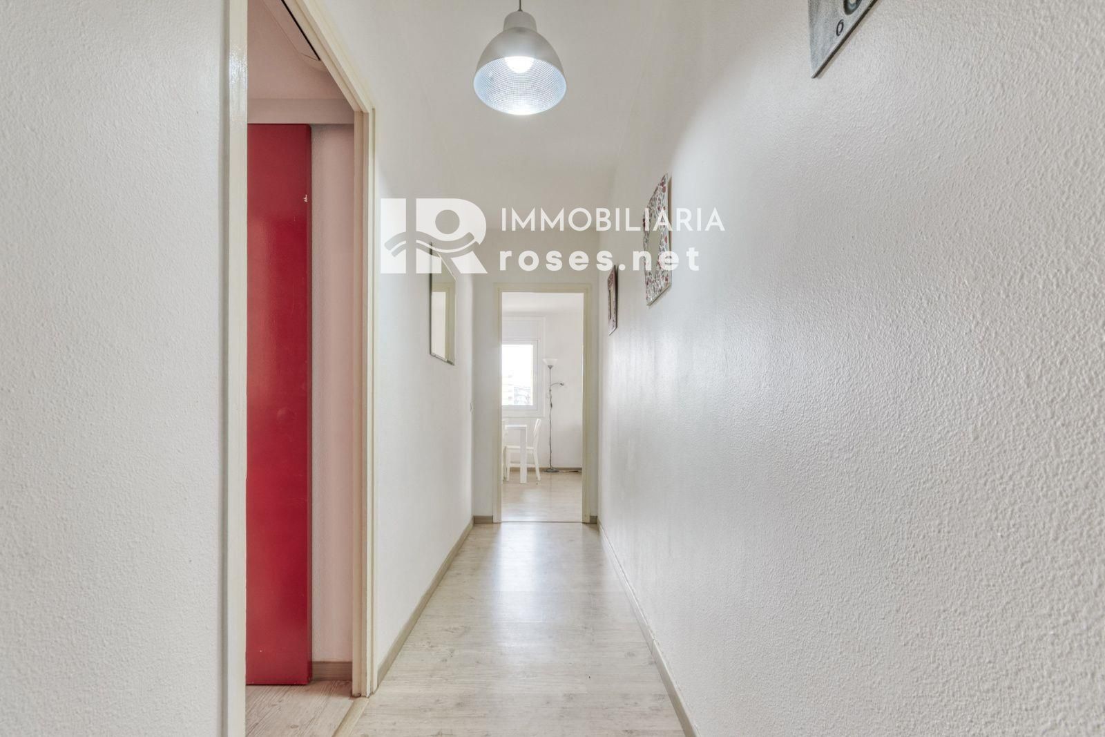 Tu rincón junto al mar en Roses: terraza con vistas al canal y parking privado