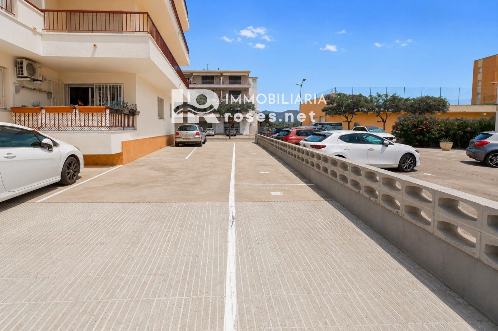 Tu rincón junto al mar en Roses: terraza con vistas al canal y parking privado