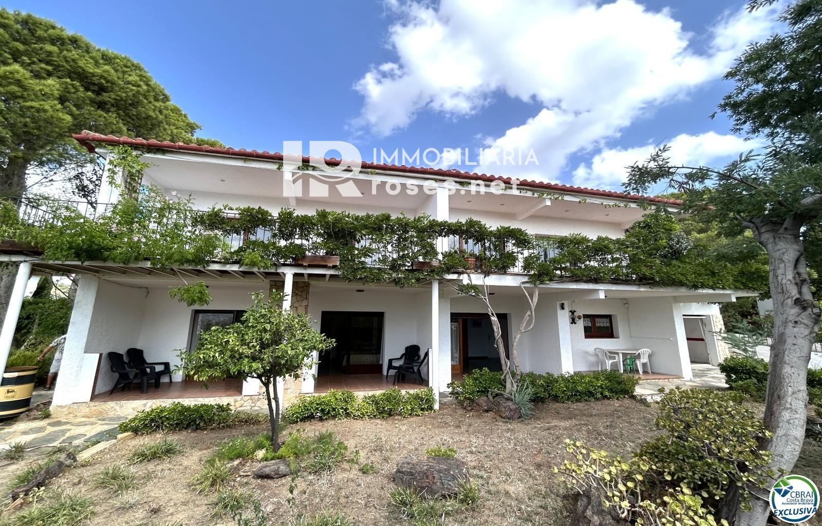 Casa en Llançà con licencia turística, vistas al mar y a pocos metros de la playa.