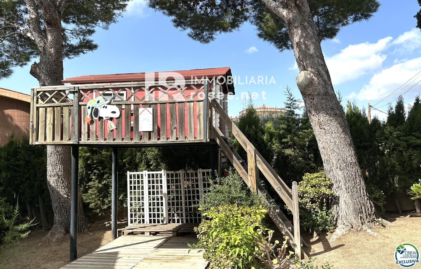 Casa en Llançà con licencia turística, vistas al mar y a pocos metros de la playa.