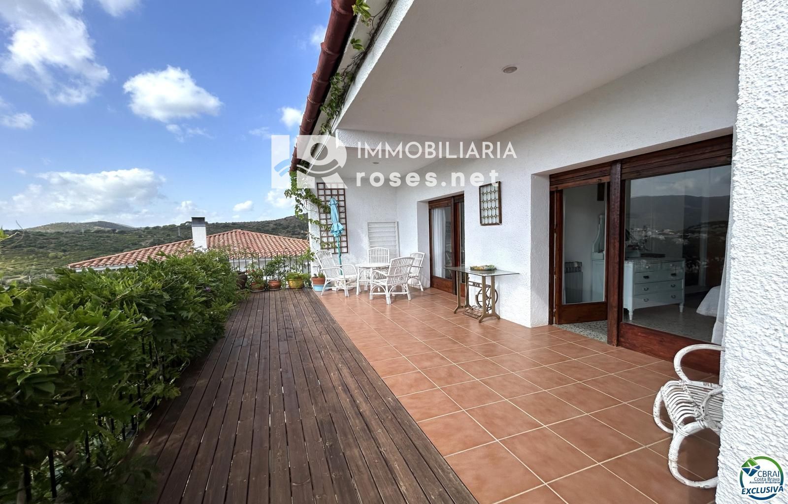 Casa en Llançà con licencia turística, vistas al mar y a pocos metros de la playa.