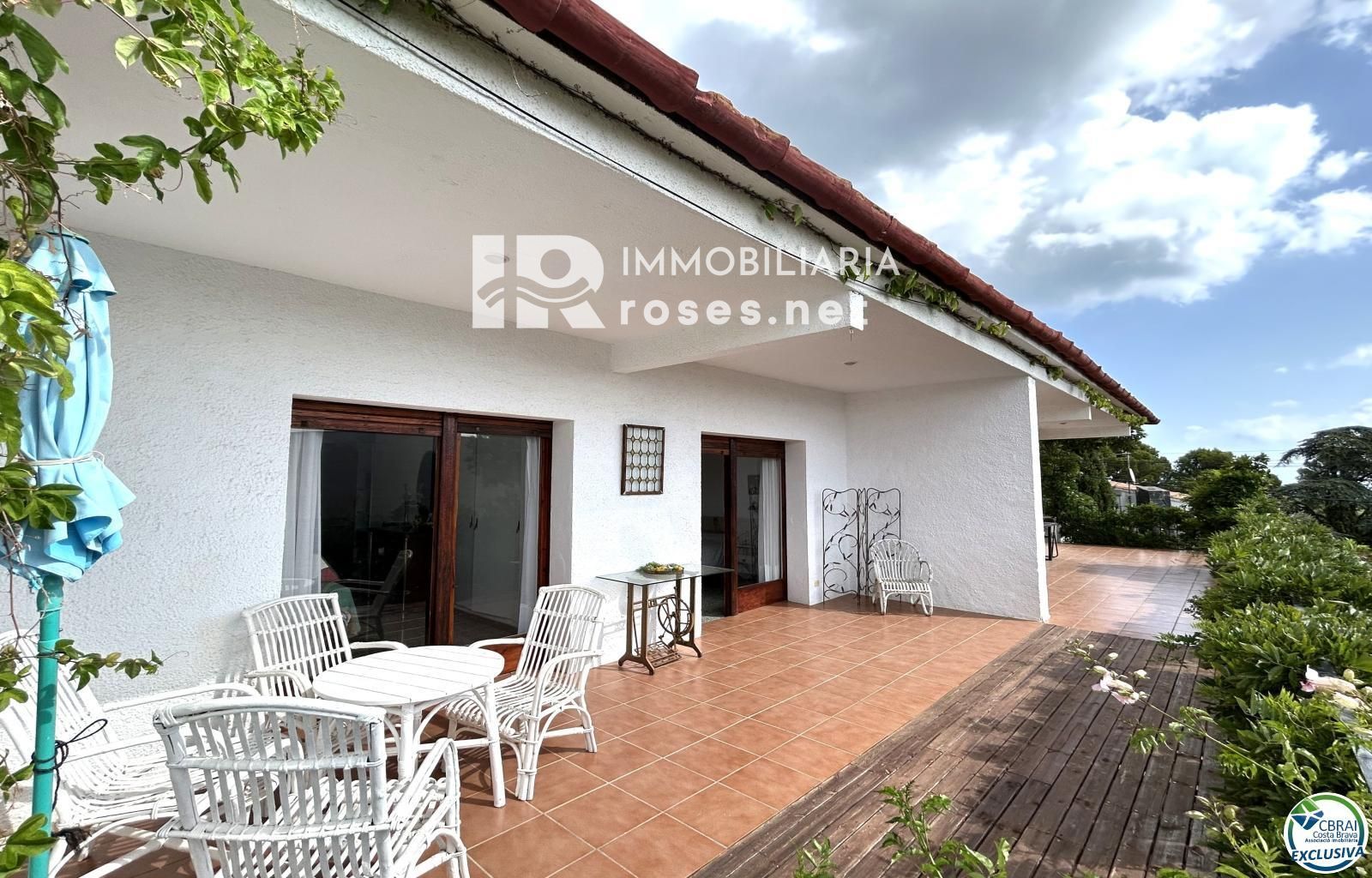 Casa en Llançà con licencia turística, vistas al mar y a pocos metros de la playa.