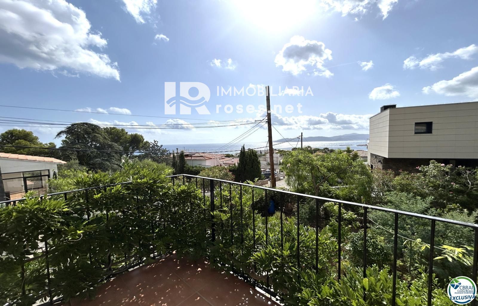 Casa en Llançà con licencia turística, vistas al mar y a pocos metros de la playa.