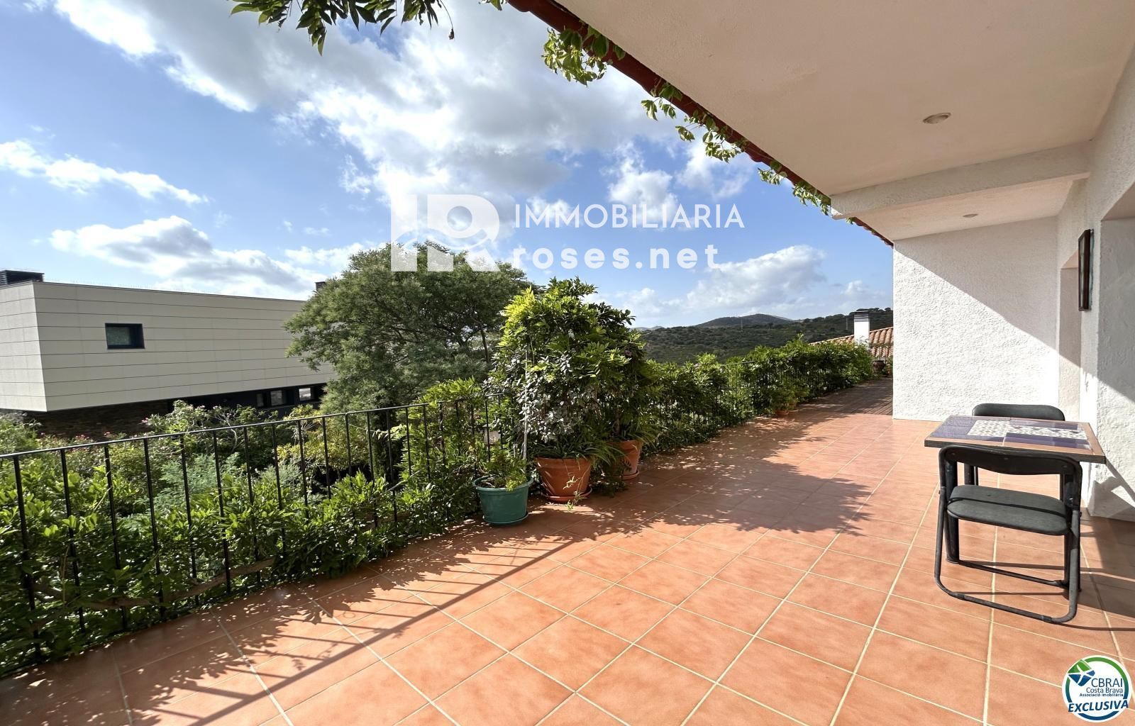 Casa en Llançà con licencia turística, vistas al mar y a pocos metros de la playa.
