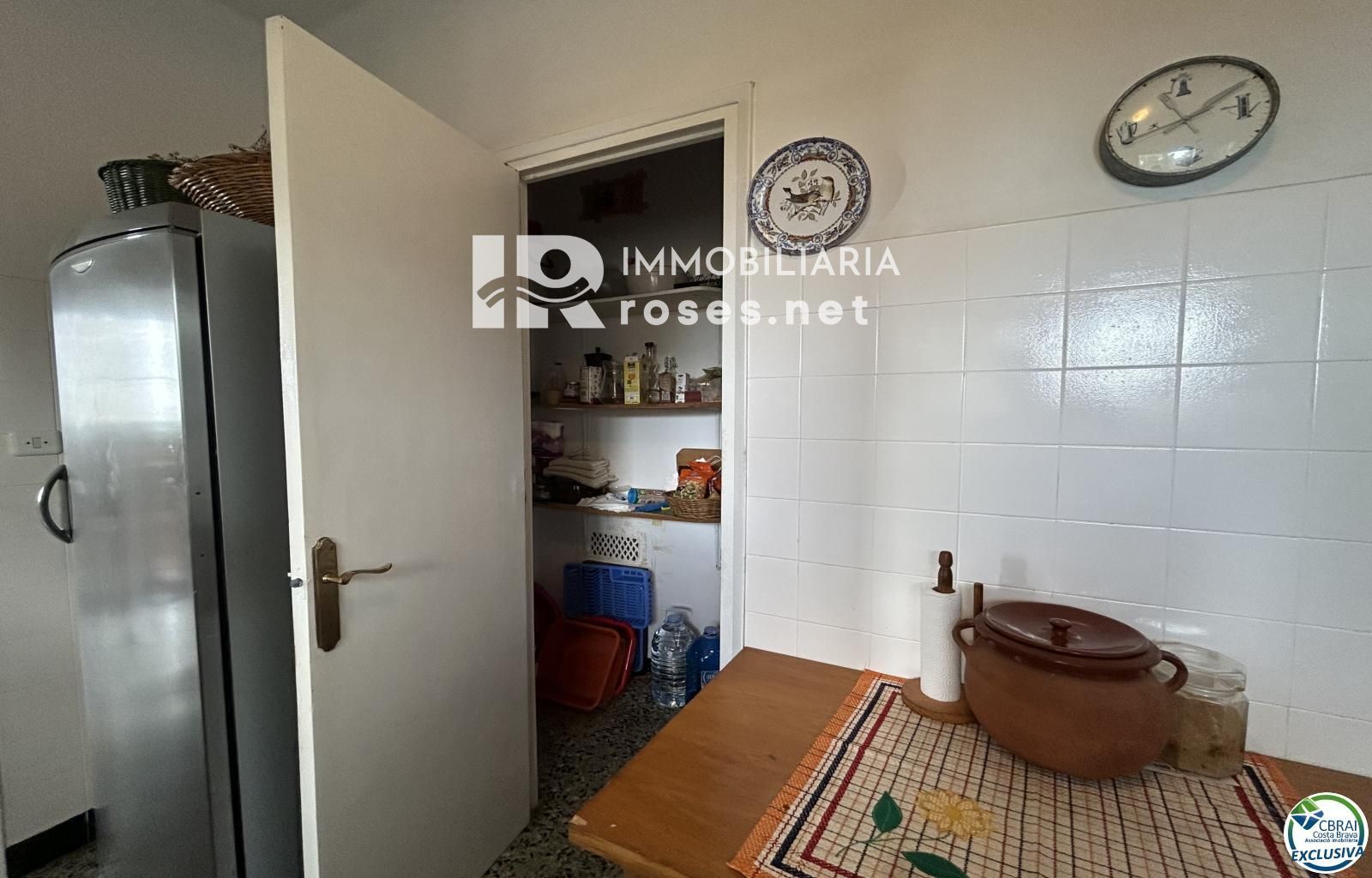 Casa en Llançà con licencia turística, vistas al mar y a pocos metros de la playa.