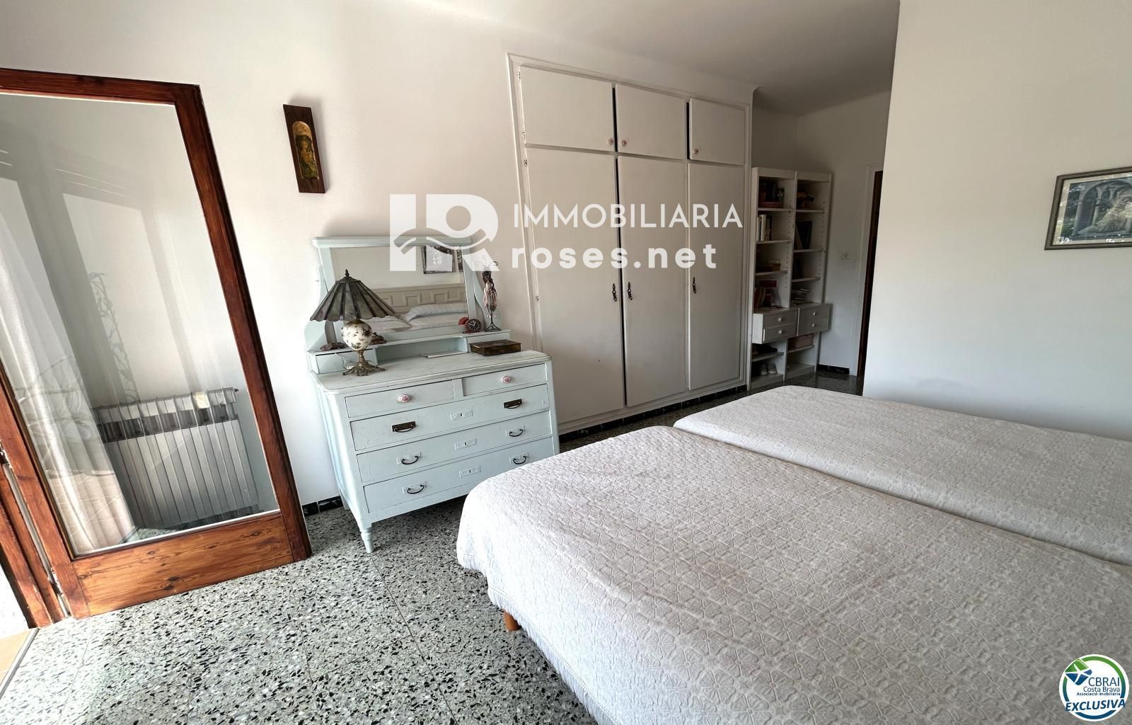Casa en Llançà con licencia turística, vistas al mar y a pocos metros de la playa.