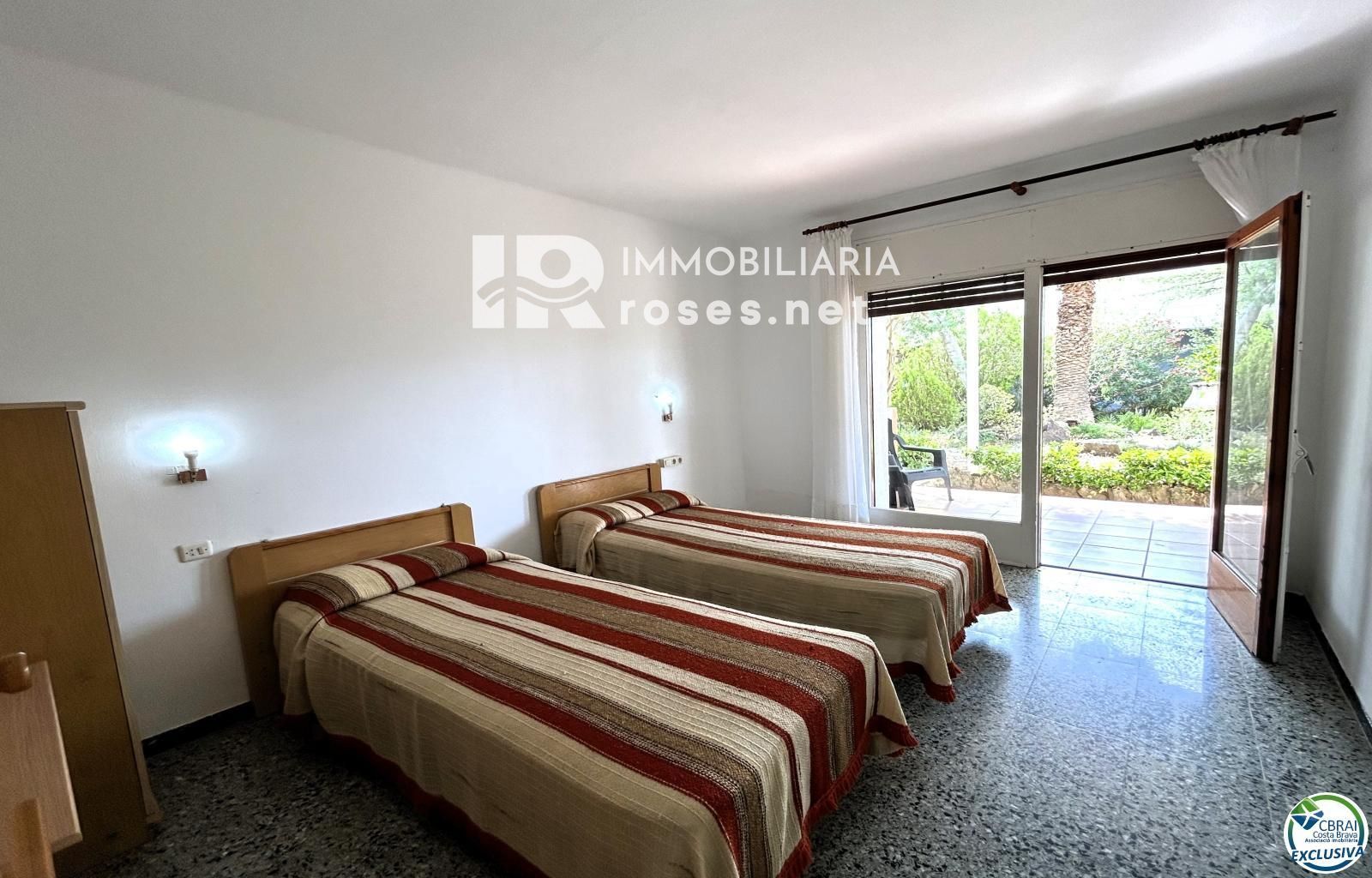 Casa en Llançà con licencia turística, vistas al mar y a pocos metros de la playa.