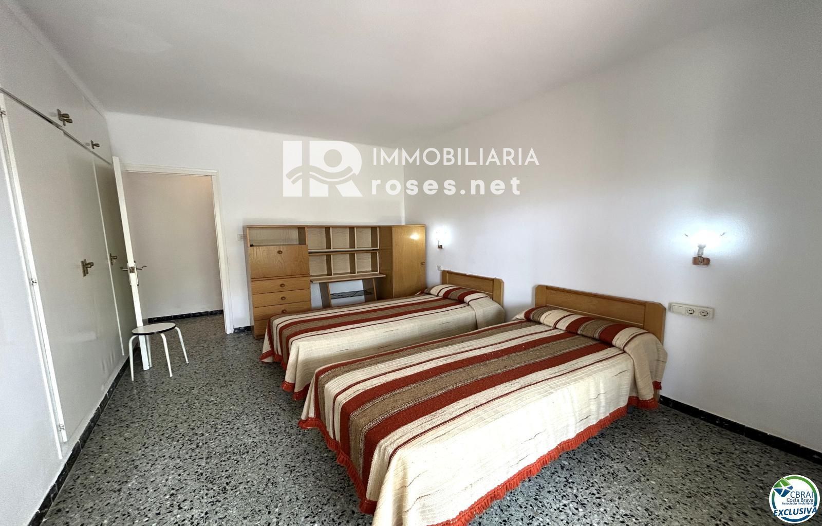 Casa en Llançà con licencia turística, vistas al mar y a pocos metros de la playa.