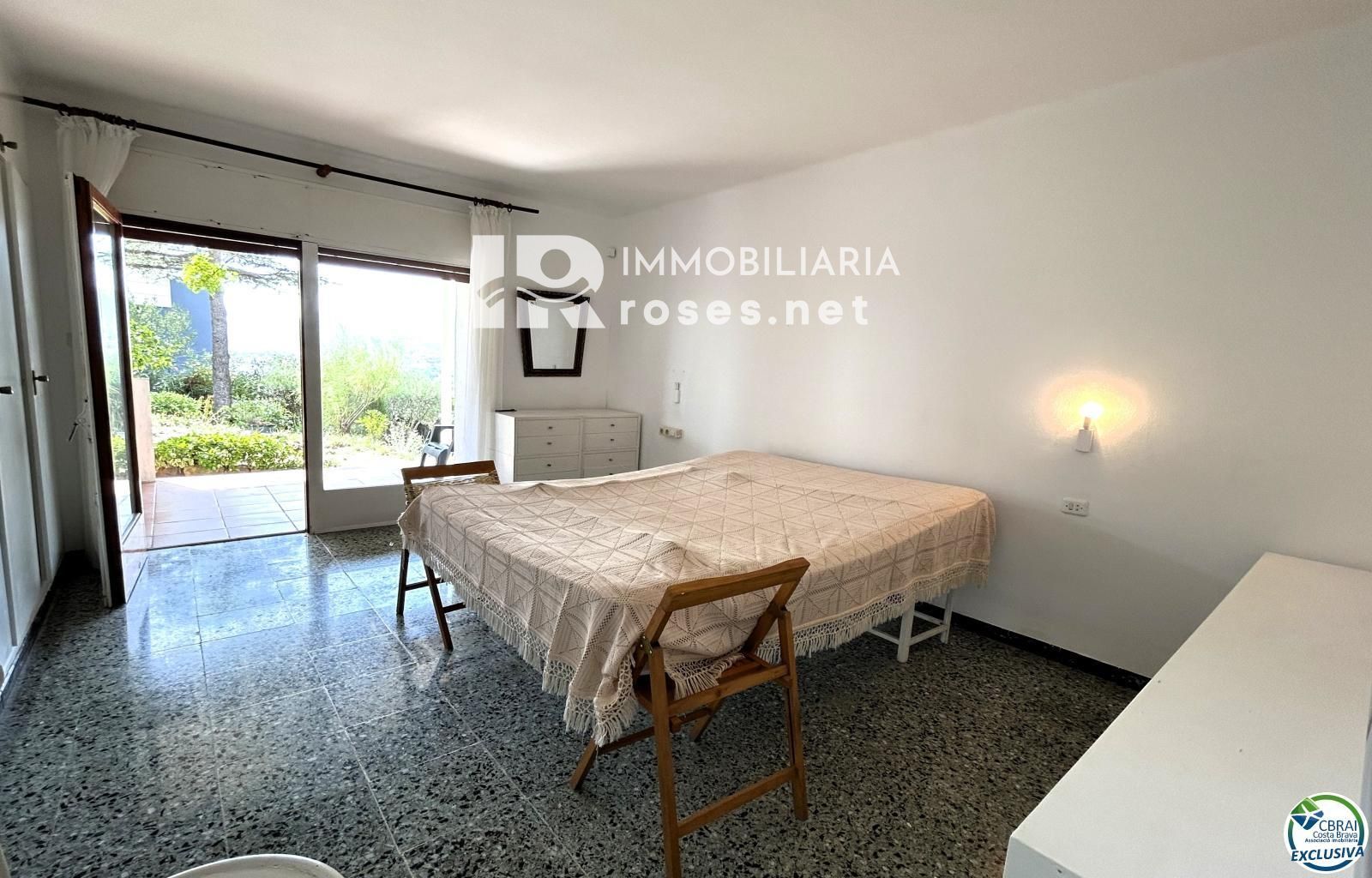 Casa en Llançà con licencia turística, vistas al mar y a pocos metros de la playa.