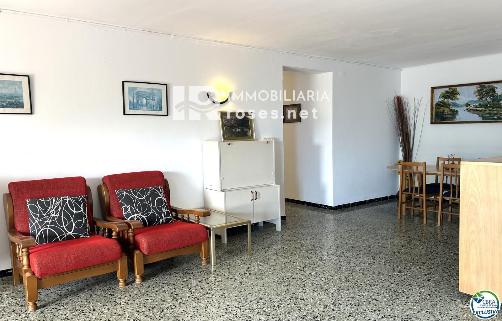 Casa en Llançà con licencia turística, vistas al mar y a pocos metros de la playa.