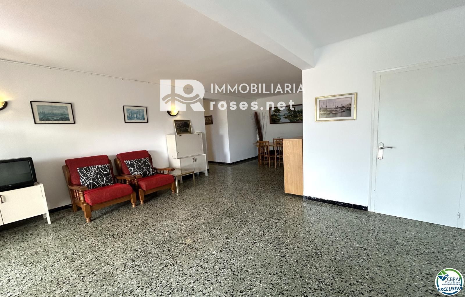 Casa en Llançà con licencia turística, vistas al mar y a pocos metros de la playa.