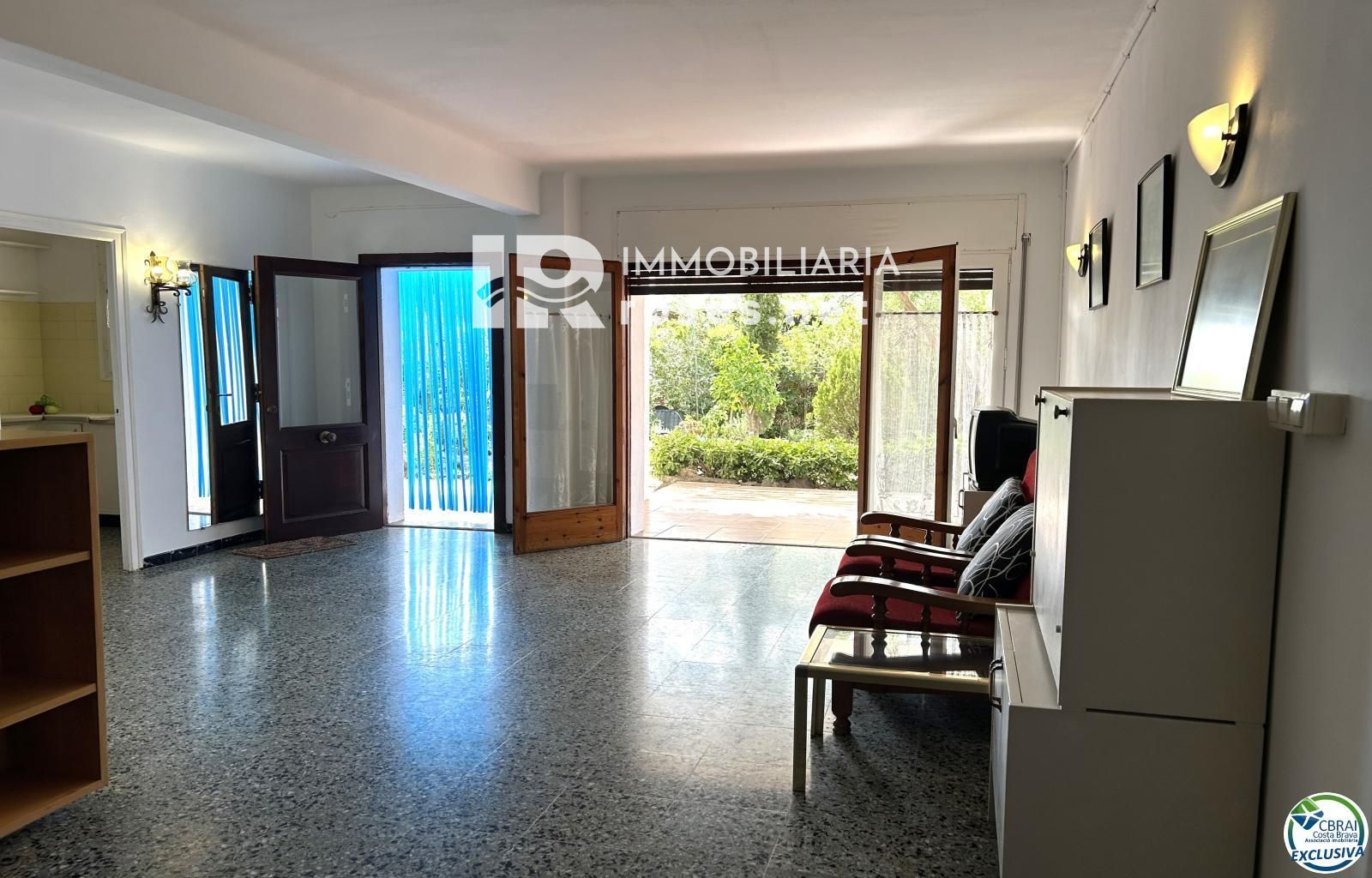 Casa en Llançà con licencia turística, vistas al mar y a pocos metros de la playa.