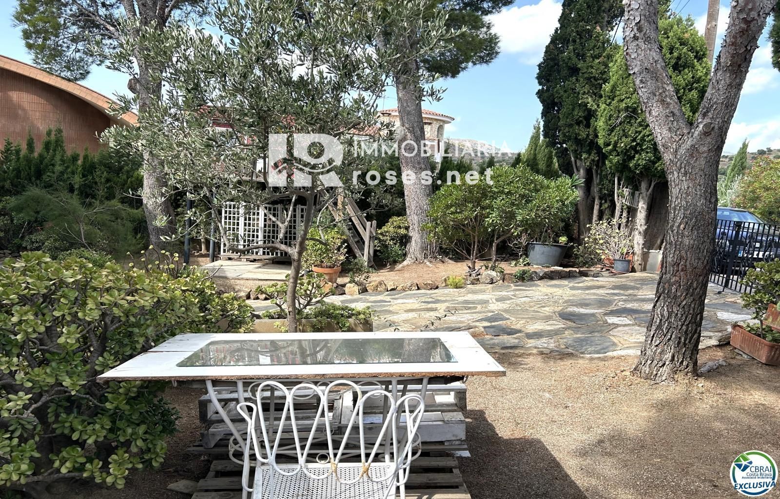 Casa en Llançà con licencia turística, vistas al mar y a pocos metros de la playa.