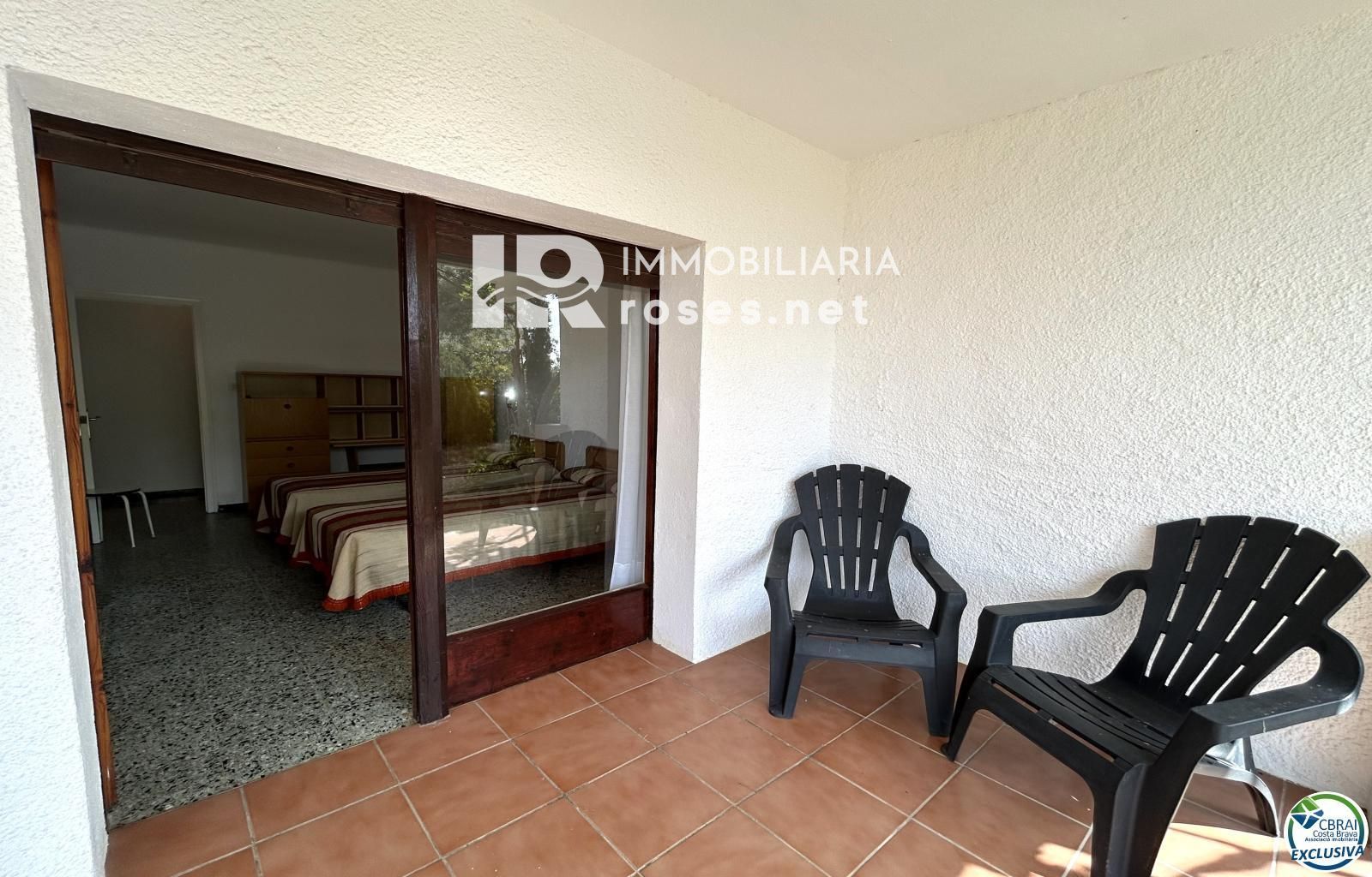 Casa en Llançà con licencia turística, vistas al mar y a pocos metros de la playa.