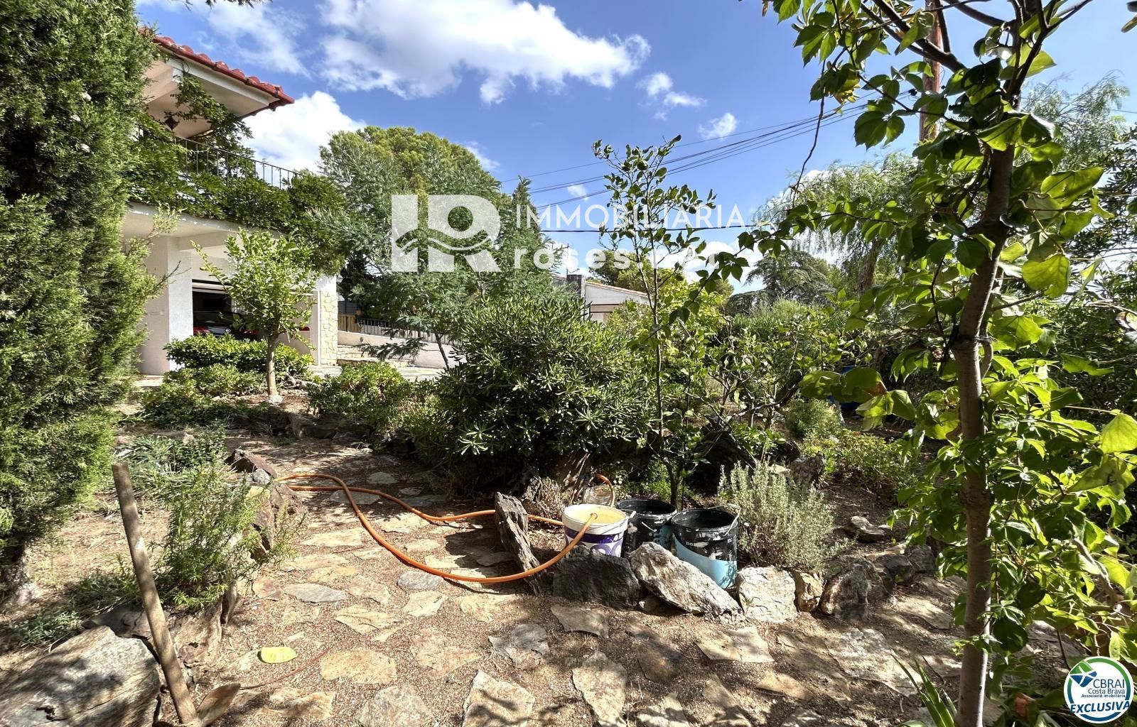 Casa en Llançà con licencia turística, vistas al mar y a pocos metros de la playa.