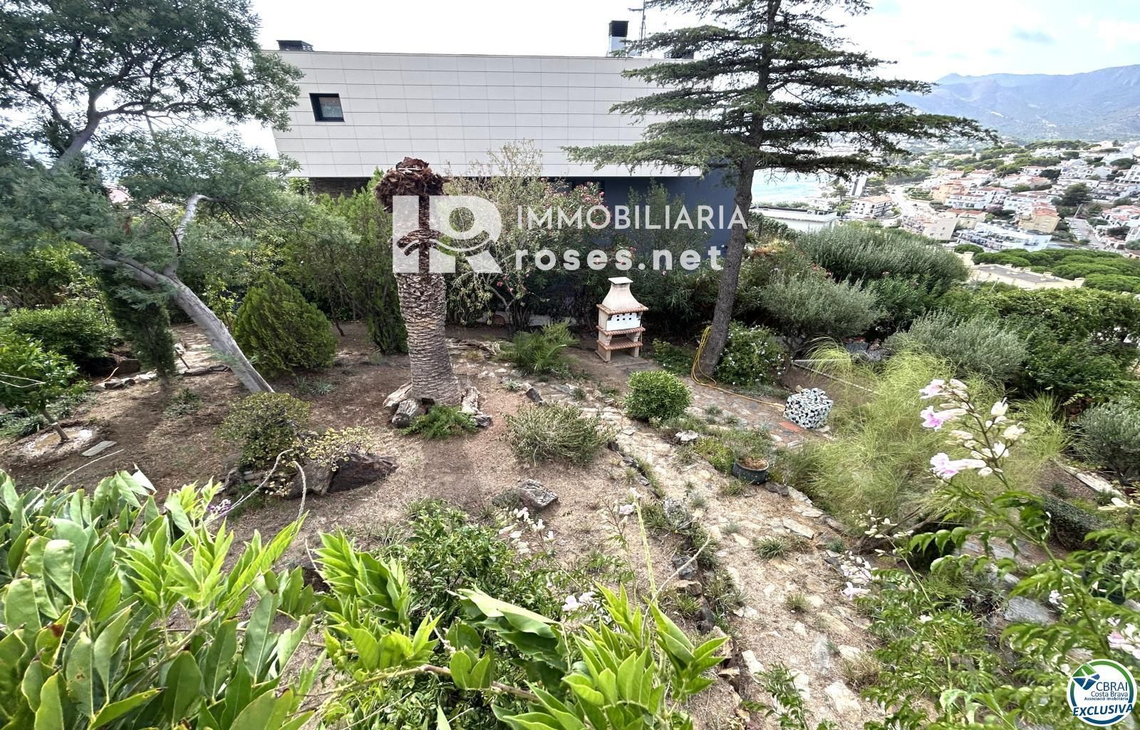 Casa en Llançà con licencia turística, vistas al mar y a pocos metros de la playa.