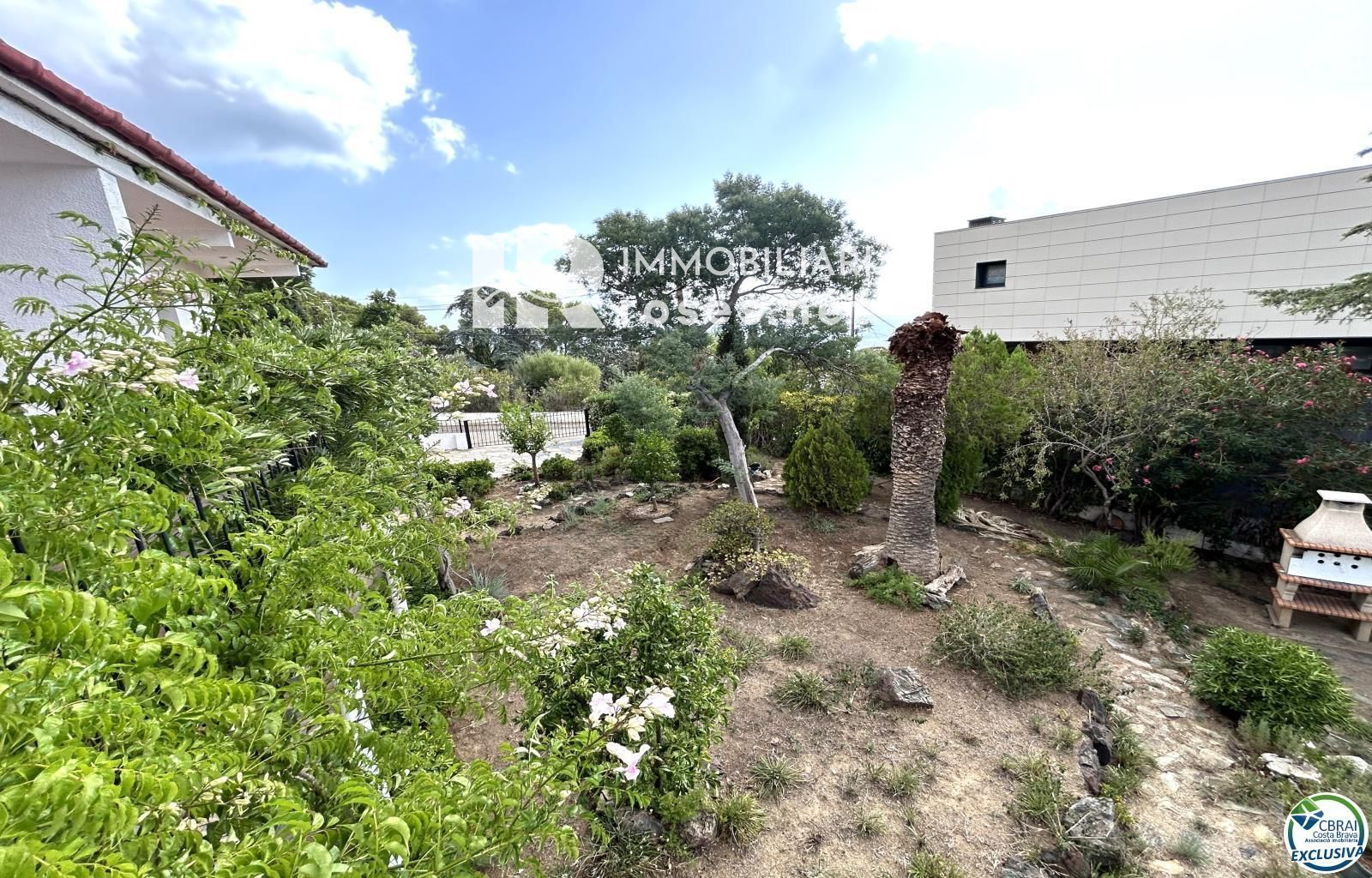 Casa en Llançà con licencia turística, vistas al mar y a pocos metros de la playa.