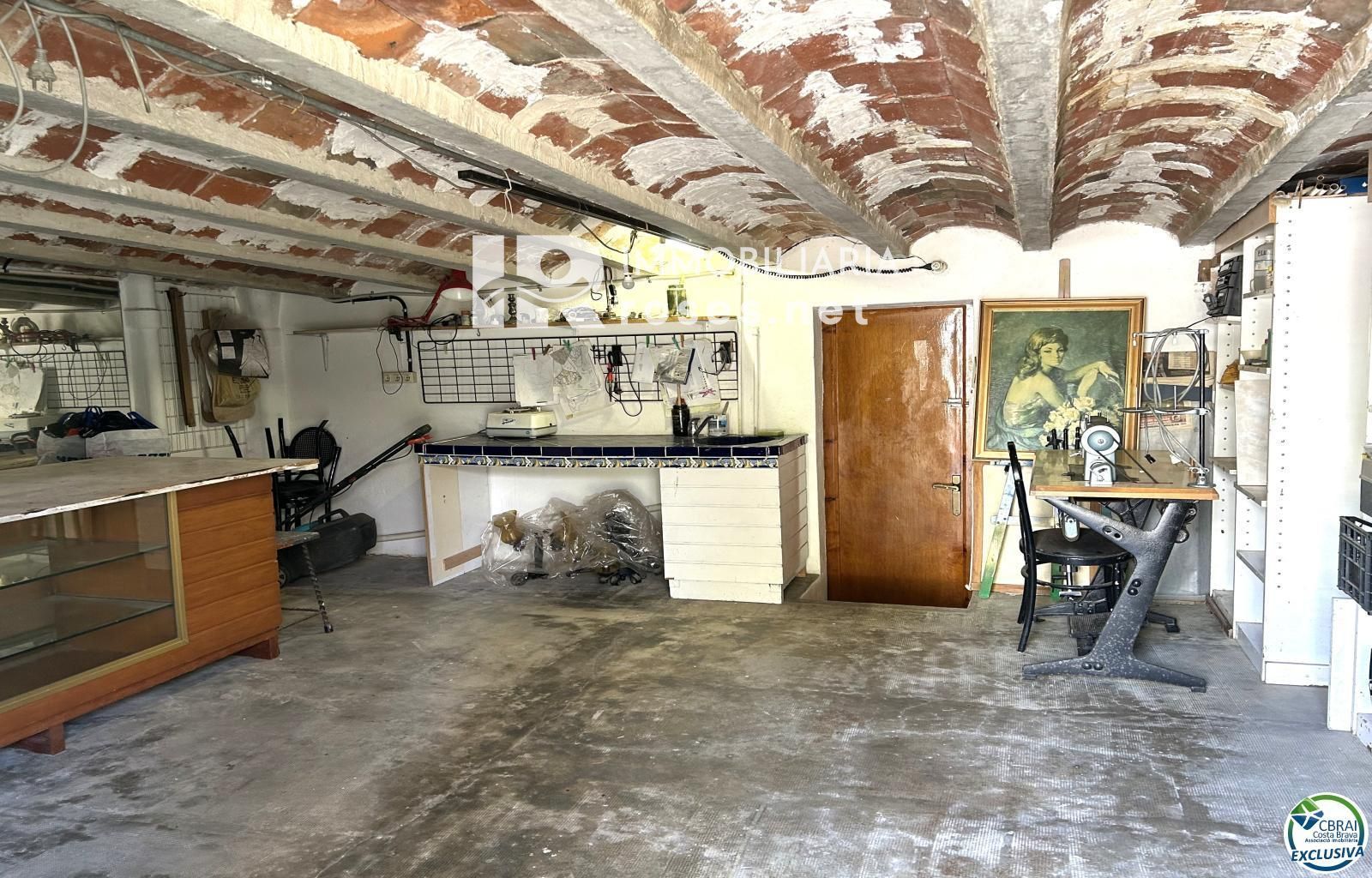 Casa en Llançà con licencia turística, vistas al mar y a pocos metros de la playa.