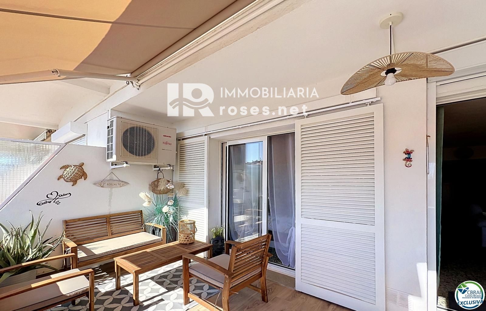 Apartamento reformado con terraza a 150 m de la playa – Empuriabrava - Foto 2