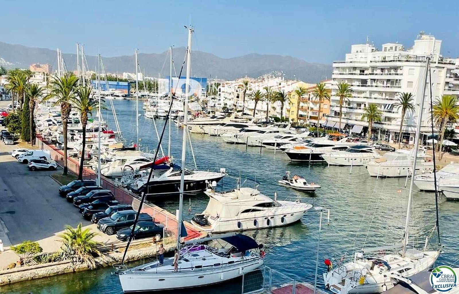 Apartamento renovado con terraza y vistas al canal y al mar - Foto 12