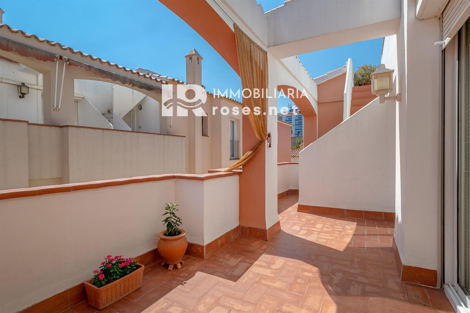 Appartement situé sur la troisième ligne de mer avec piscine, jardin et parking - Foto 17