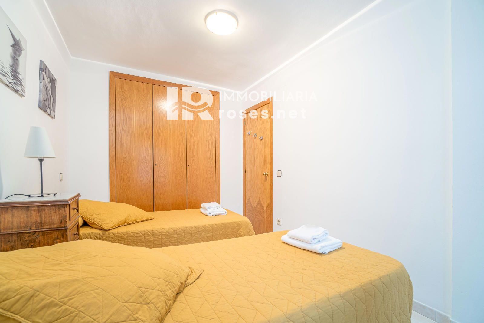 GRAN RESERVA Encantador apartamento a solo 50 metros de la playa, con piscinas, jardines comunitarios y licencia turística - Foto 15