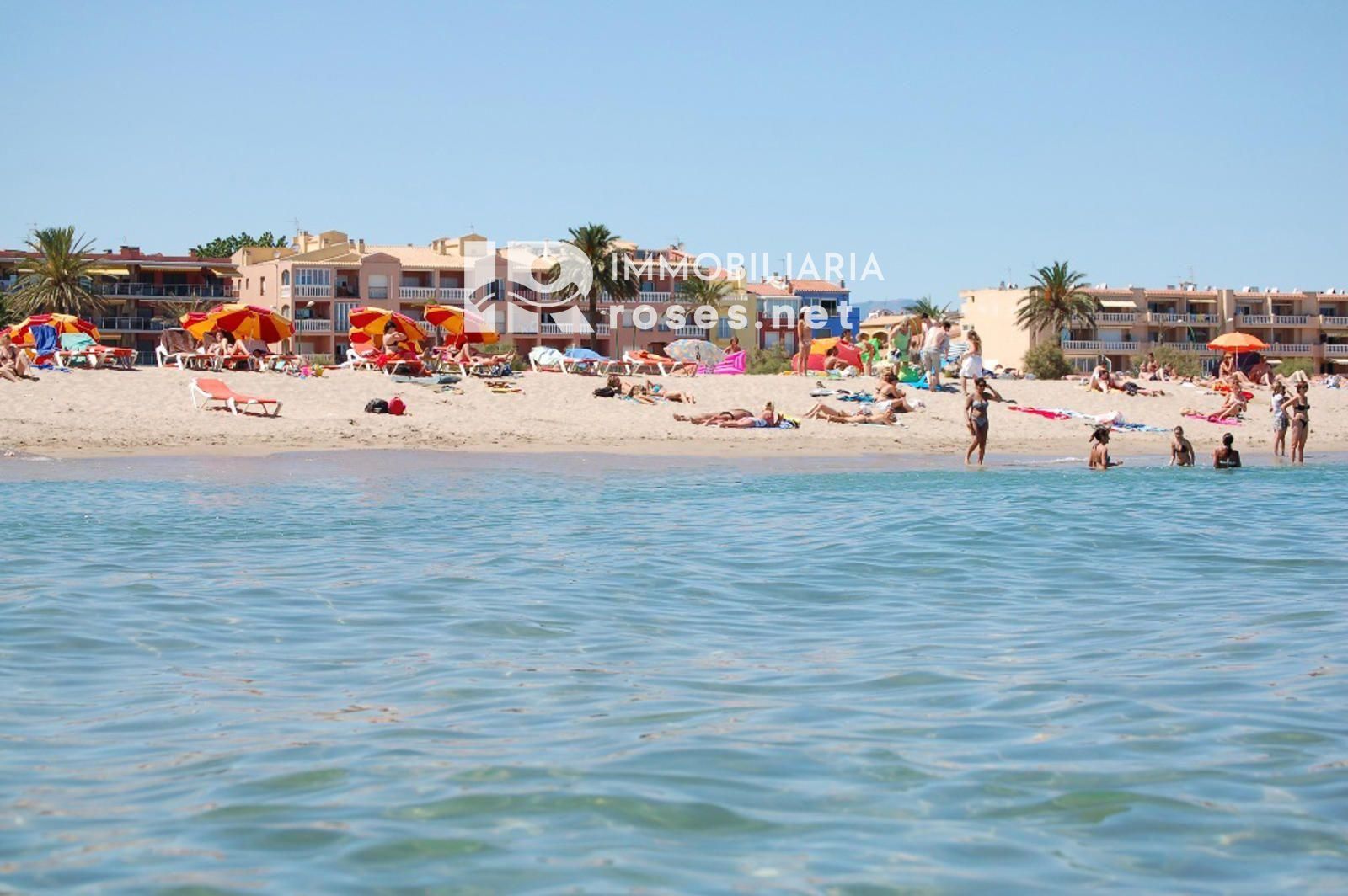 GRAN RESERVA Encantador apartamento a solo 50 metros de la playa, con piscinas, jardines comunitarios y licencia turística - Foto 30