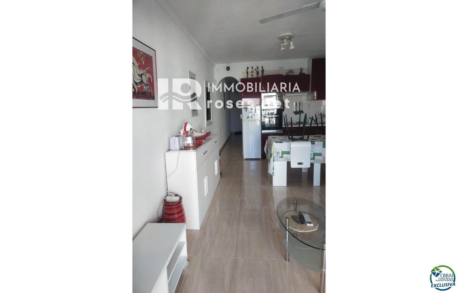 Apartamento agradable junto al lago San Maurici, con bonitas vistas al canal, piscina y jardines comunitarios. - Foto 5
