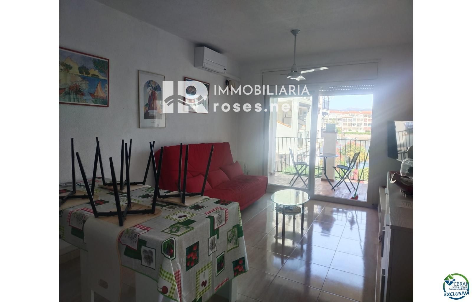 Apartamento agradable junto al lago San Maurici, con bonitas vistas al canal, piscina y jardines comunitarios. - Foto 2