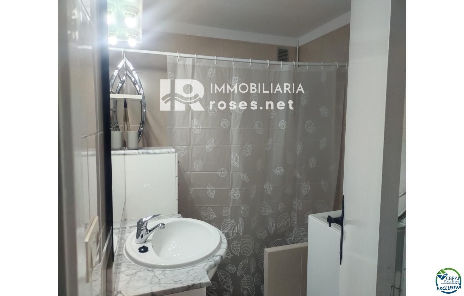 Apartamento agradable junto al lago San Maurici, con bonitas vistas al canal, piscina y jardines comunitarios. - Foto 11