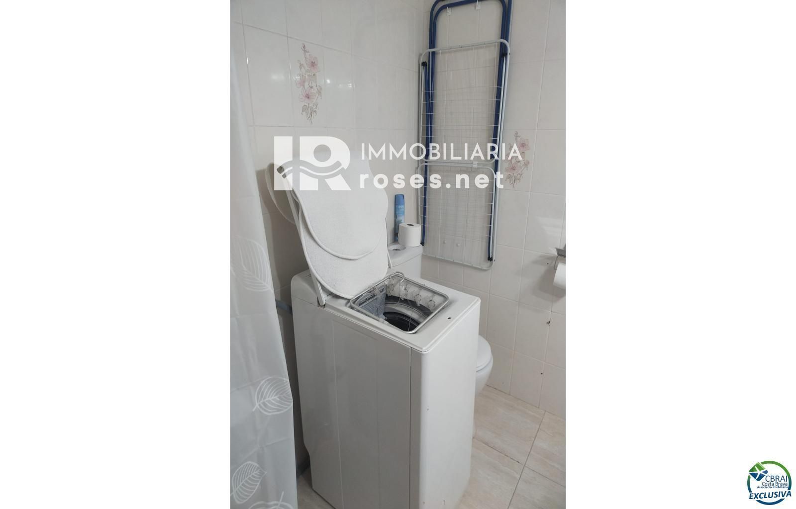 Apartamento agradable junto al lago San Maurici, con bonitas vistas al canal, piscina y jardines comunitarios. - Foto 10