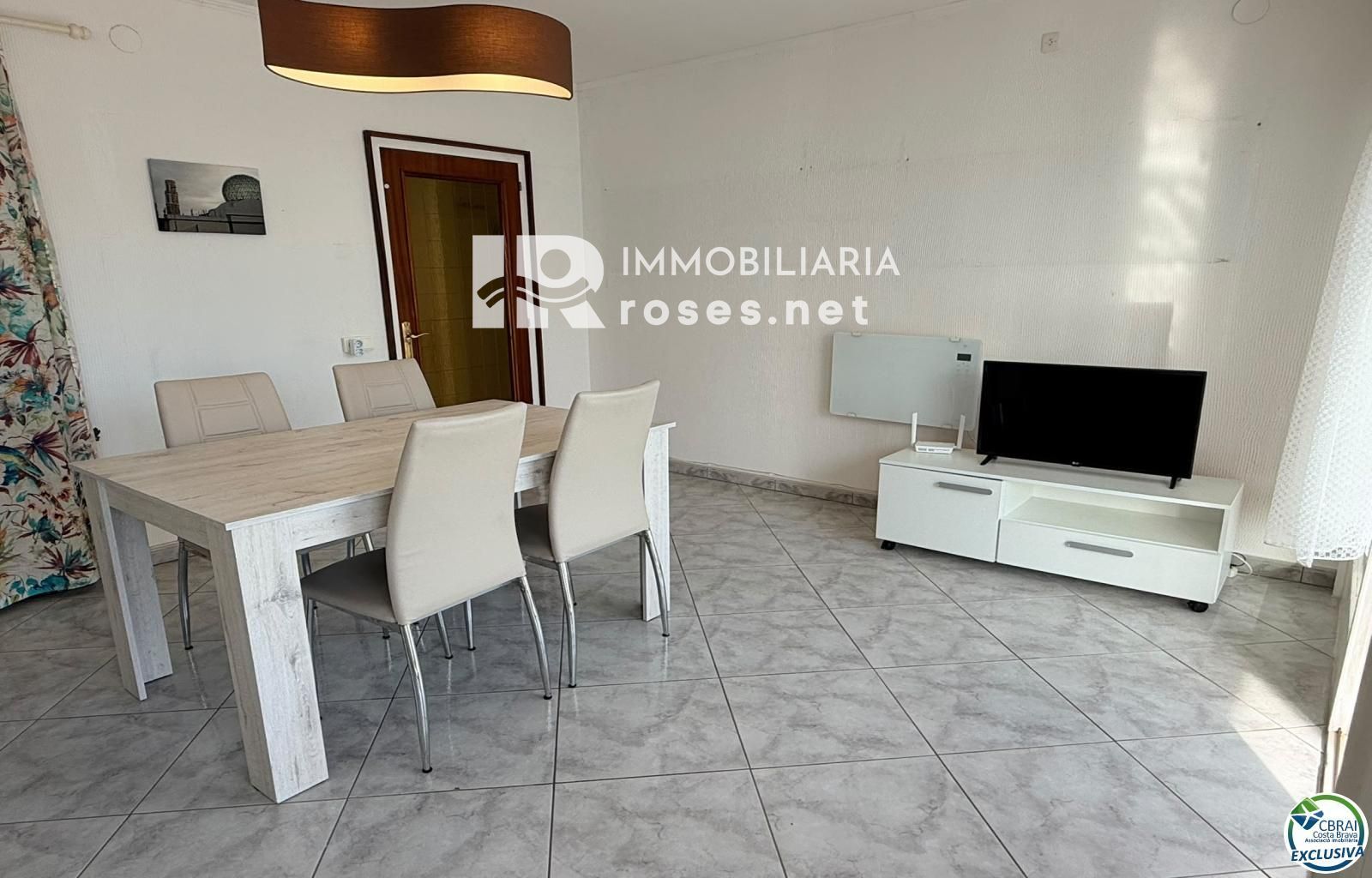 Primera línea, vista al mar, parking, piscinas y jardines sobre la playa. - Foto 12