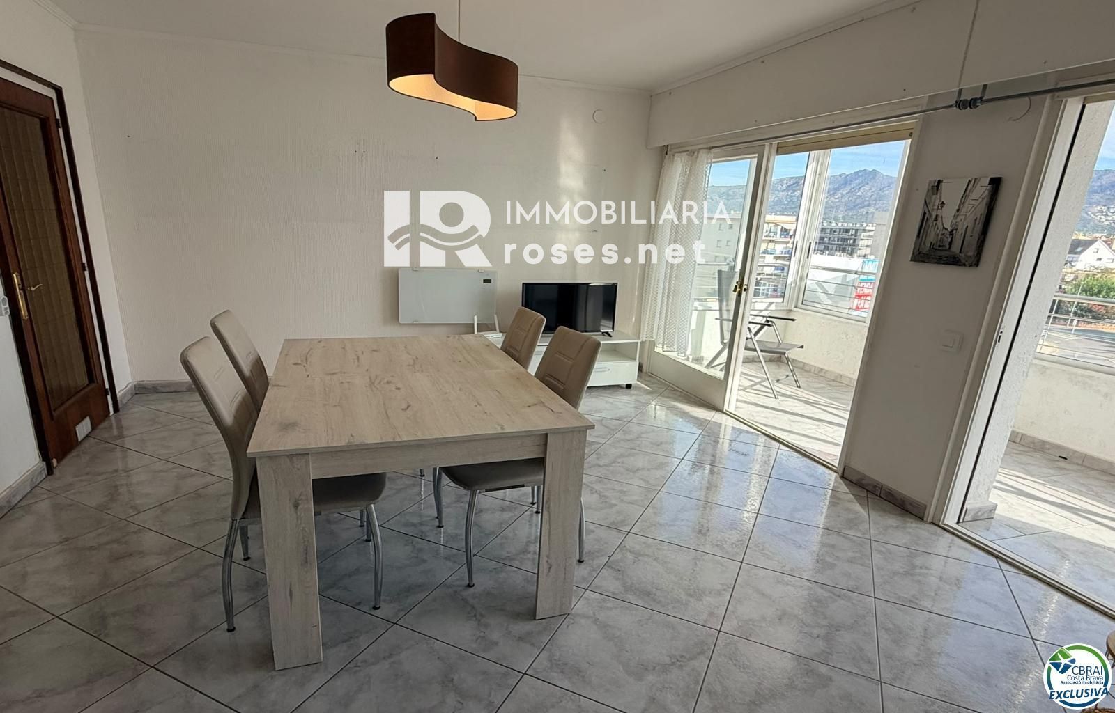 Primera línea, vista al mar, parking, piscinas y jardines sobre la playa. - Foto 13