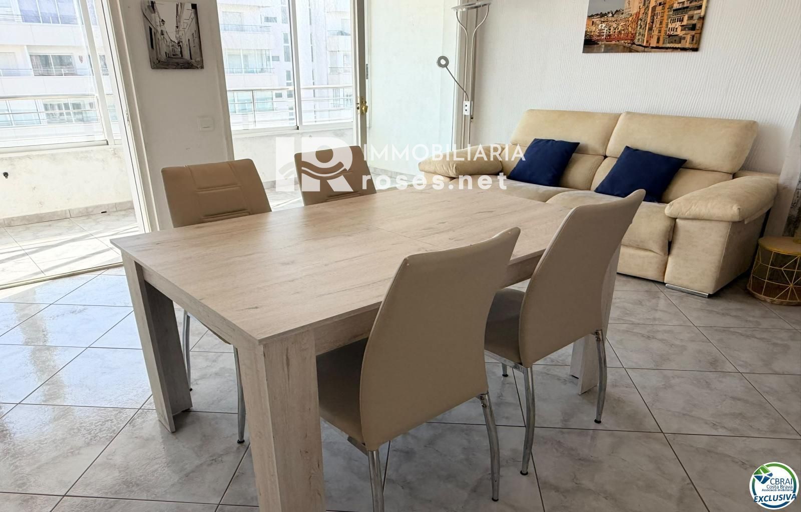 Primera línea, vista al mar, parking, piscinas y jardines sobre la playa. - Foto 16