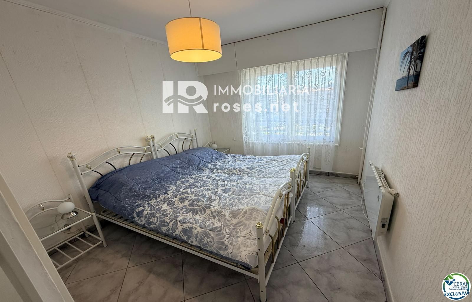 Primera línea, vista al mar, parking, piscinas y jardines sobre la playa. - Foto 19