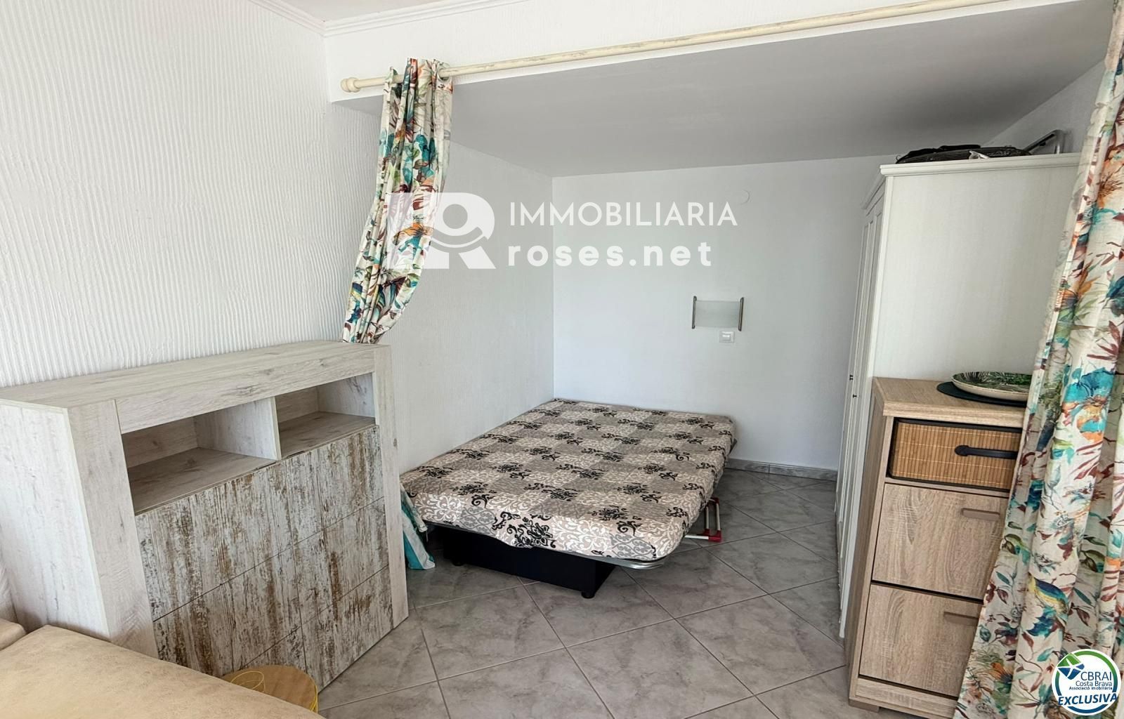 Primera línea, vista al mar, parking, piscinas y jardines sobre la playa. - Foto 22