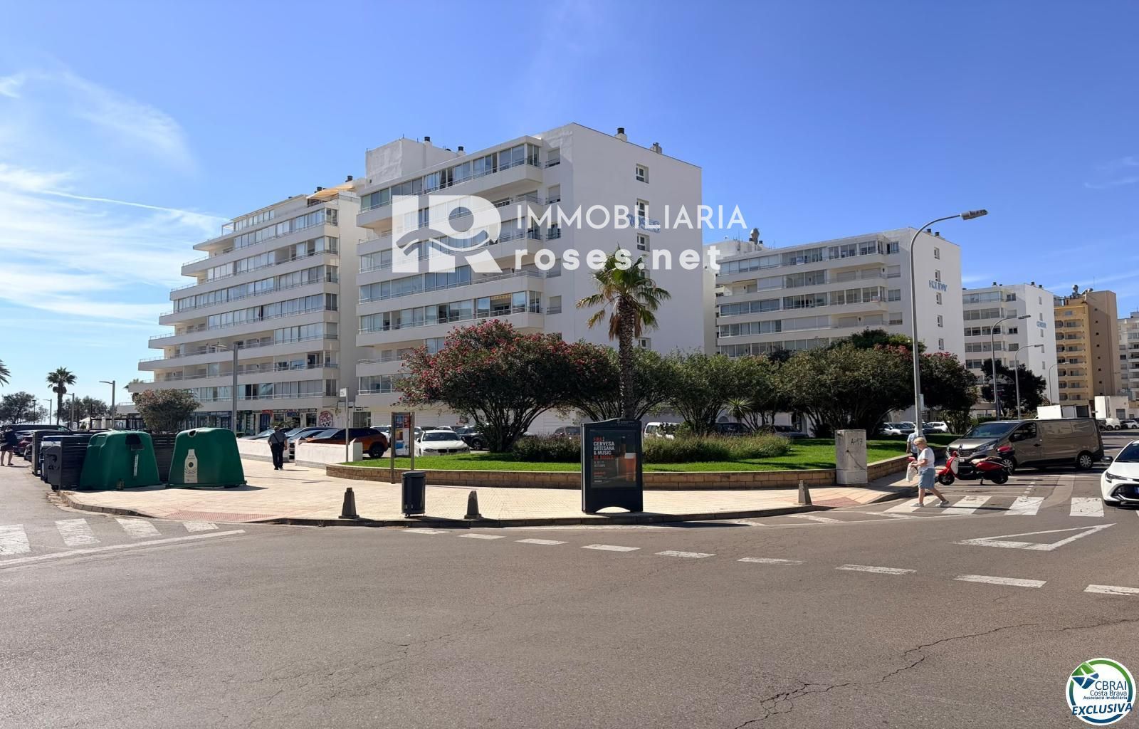 Primera línea, vista al mar, parking, piscinas y jardines sobre la playa. - Foto 60
