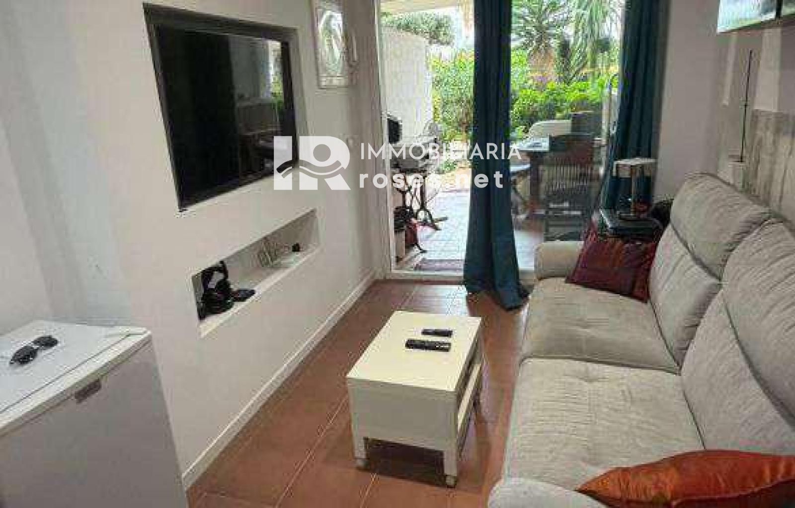 Planta baja de 2 habitaciones con terraza en complejo con piscina - Foto 2